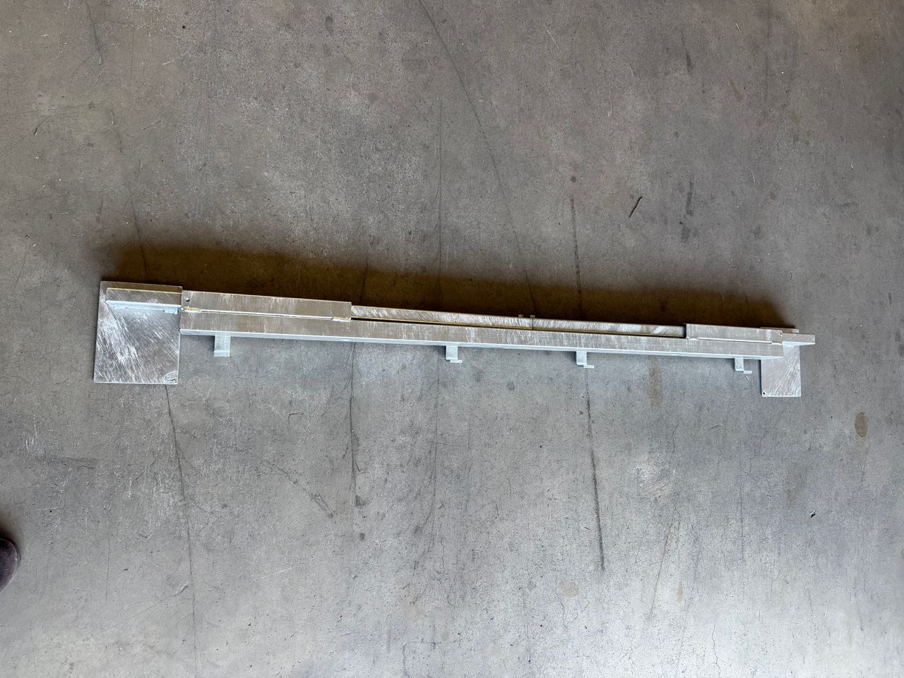 Traverse, verstellbar für kurze Grabfelder