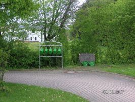 Gießkannenständer in Bügelform