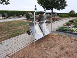 Pfandstation mit 2 Wagen