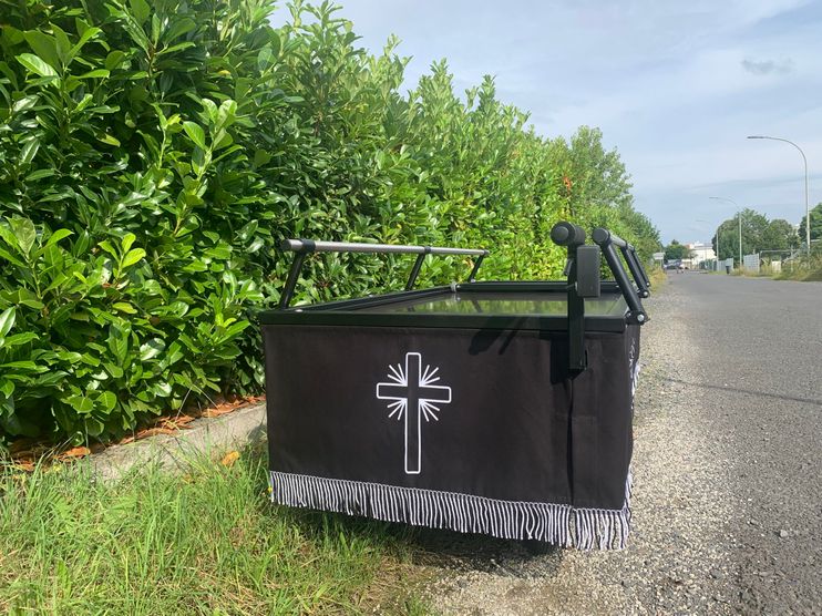 Sargwagen „5550 E“ mit elektrischem Antrieb