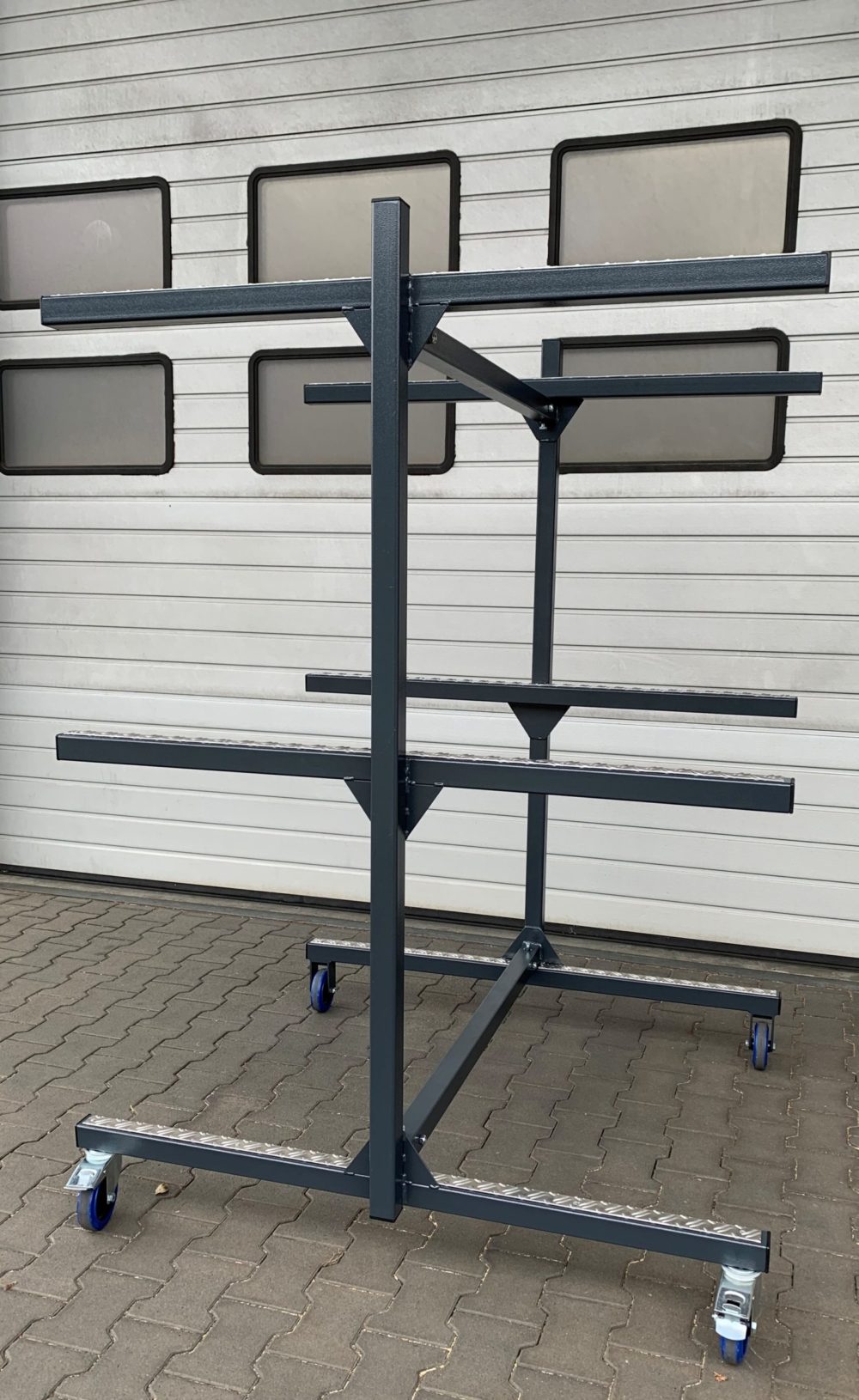 Sargregal für 6 Särge, zweiseitig