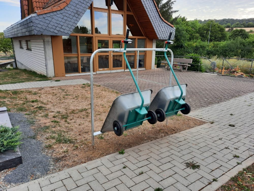 Pfandstation mit 2 Wagen